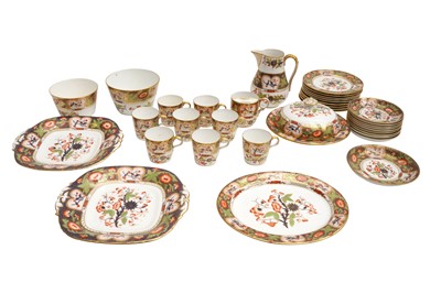 Lot 190 - A DAVENPORT IMARI PATTERN PART SERVICE