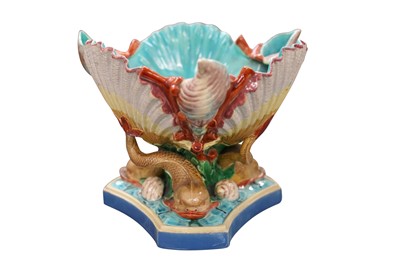 Lot 217 - A ROYAL WORCESTER MAJOLICA CENTREPIECE BOWL