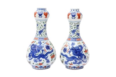 Lot 508 - A PAIR OF CHINESE WUCAI 'DRAGON' VASES
