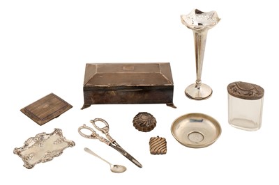 Lot 129 - A mixed group including an Elizabeth II sterling silver cigarette box, Chester 1953