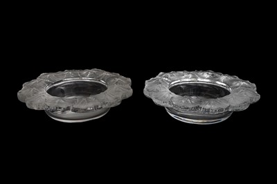 Lot 303 - A PAIR OF LALIQUE GLASS HORNFLEUR (GERANIUM) BOWLS