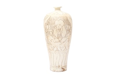 Lot 664 - A CHINESE CIZHOU-STYLE INCISED VASE