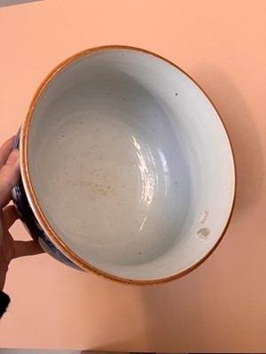 Lot 463 - A CHINESE BLUE AND WHITE JARDINIÈRE