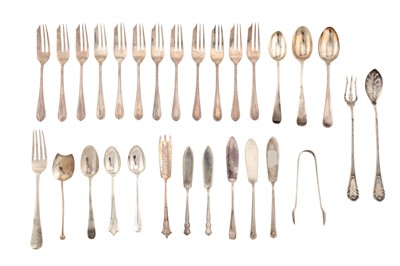 Lot 157 - A mixed group of sterling silver flatware