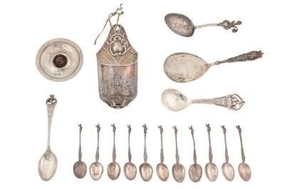 Lot 154 - A mixed group of silver flatware