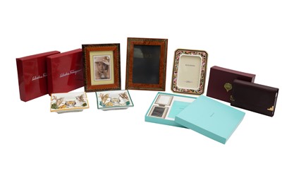Lot 167 - A GROUP OF ITEMS