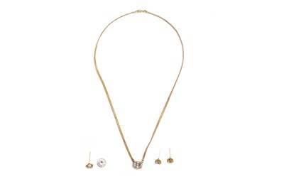 Lot 36 - A SMALL GROUP OF JEWELLERY