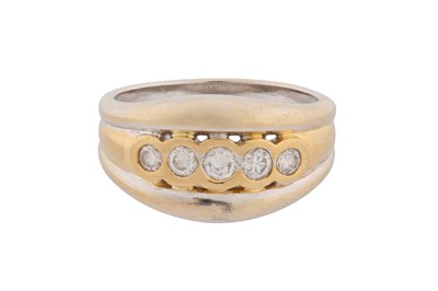 Lot 185 - A FIVE-STONE DIAMOND RING