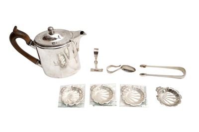 Lot 127 - A GEORGE III PERIOD STERLING SILVER HOT WATER OR COFFEE POT