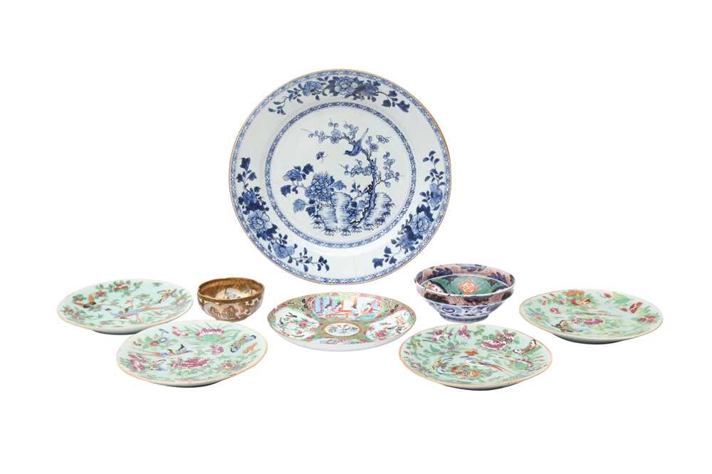 Lot 454 - A GROUP OF CHINESE AND JAPANESE PORCELAIN