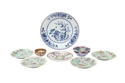 Lot 454 - A GROUP OF CHINESE AND JAPANESE PORCELAIN