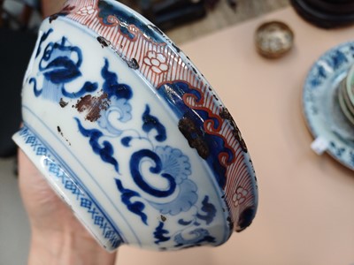 Lot 454 - A GROUP OF CHINESE AND JAPANESE PORCELAIN