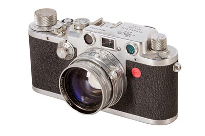 Lot 256 - A Leica IIIc Sharkskin Rangefinder Camera