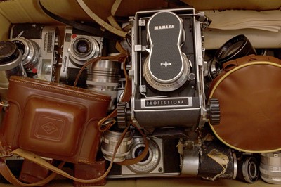 Lot 4 - A Large Collection of Viewfinder and Rangefinder Mid-20th Century Cameras
