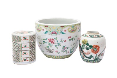 Lot 30 - A GROUP OF VARIOUS CHINESE CERAMICS