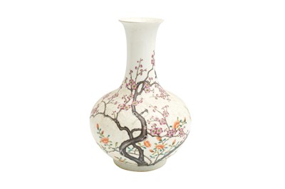 Lot 252 - A CHINESE FAMILLE-ROSE 'BIRDS AND PRUNUS' VASE