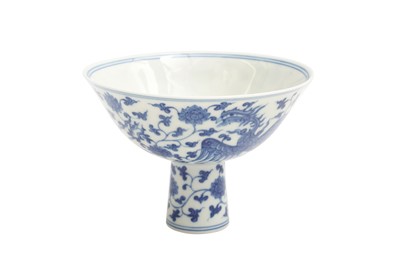 Lot 257 - A CHINESE BLUE AND WHITE STEM CUP