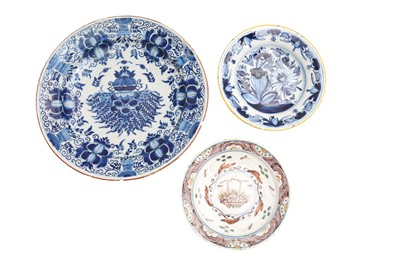 Lot 204 - THREE DUTCH DELFT PLATES, LATE 18TH CENTURY