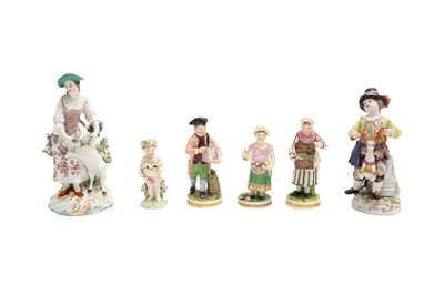Lot 198 - A GROUP OF LATE 18TH AND EARLY 19TH CENTURY PORCELAIN FIGURES