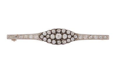Lot 49 - A DIAMOND BROOCH