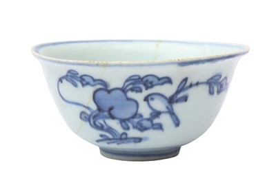 Lot 436 - A CHINESE BLUE AND WHITE 'BIRDS' BOWL