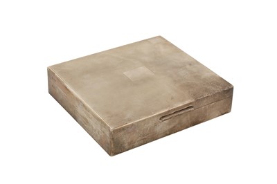 Lot 101 - A George VI sterling silver cigarette box, London 1937 by William Comyns & Sons