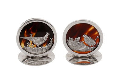 Lot 73 - A pair of Edwardian sterling silver and tortoiseshell place card or menu holders, Birmingham 1913 by E S Barnsley