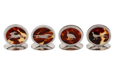 Lot 72 - A cased set of four Edwardian sterling silver and tortoiseshell place card or menu holders, Birmingham 1913 by Comyns