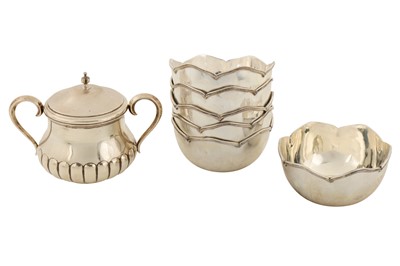 Lot 126 - A Spanish 915 standard silver covered twin handled sugar bowl