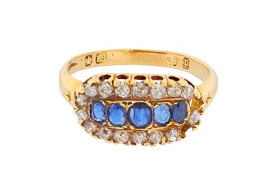 Lot 285 - A SAPPHIRE AND DIAMOND RING