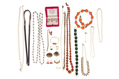 Lot 37 - A COLLECTION OF SILVER AND COSTUME JEWELLERY
