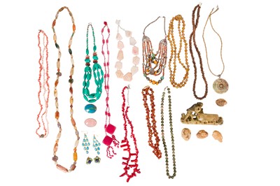 Lot 41 - A COLLECTION OF SILVER AND COSTUME JEWELLERY