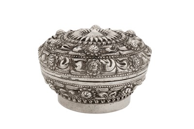 Lot 262 - An early 20th century Thai silver salve box, probably Bangkok circa 1920 possibly marked Yong Jeong