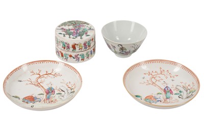 Lot 106 - A GROUP OF FOUR CHINESE FAMILLE-ROSE WARES