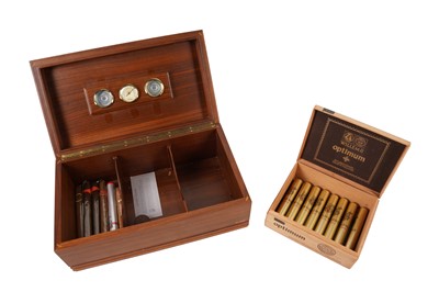 Lot 95 - A CONTEMPORARY SAVINELLI WALNUT HUMIDOR