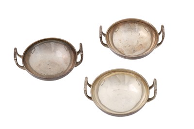 Lot 259 - A set of three mid-20th century Indian colonial silver dishes, Calcutta 1943 by Hamilton and Co