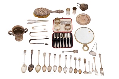 Lot 154 - A mixed group of sterling silver