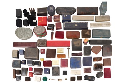 Lot 41 - A LARGE COLLECTION OF JEWELLERY BOXES