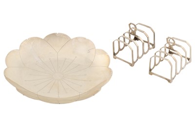 Lot 109 - A George VI sterling silver dish, Sheffield 1940 by Roberts and Belk