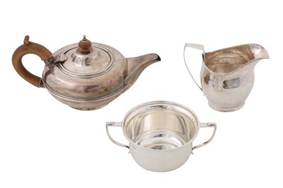 Lot 205 - A George V sterling silver teapot, Birmingham 1922 by William Neale Ltd