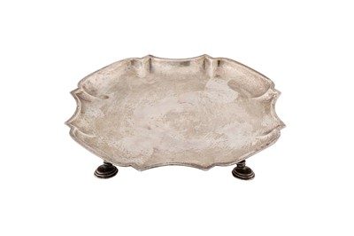 Lot 213 - An Edwardian sterling silver small salver, London 1908 by William Comyns