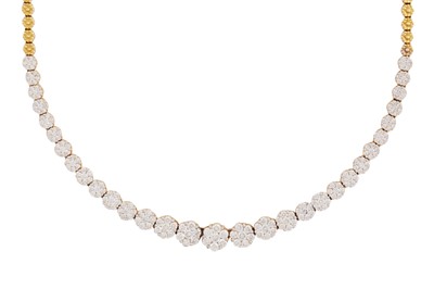 Lot 299 - A DIAMOND CLUSTER NECKLACE