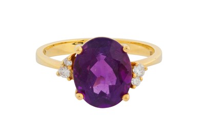Lot 88 - AN AMETHYST AND DIAMOND RING