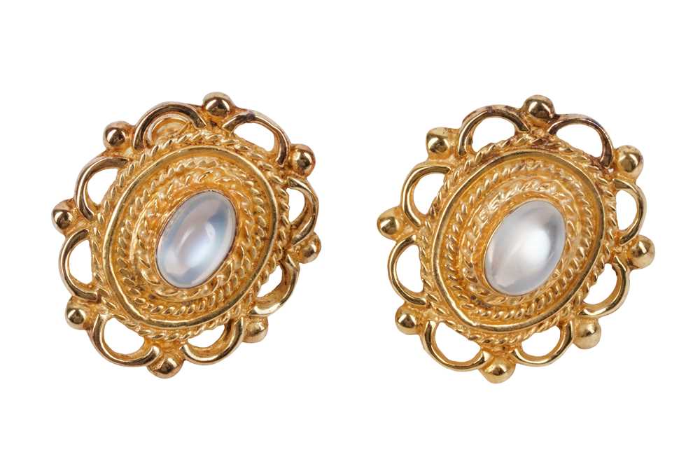 Lot 36 - A PAIR OF MOONSTONE EARRINGS