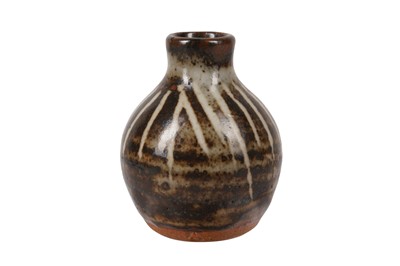 Lot 94 - GEOFFREY WHITING (BRITISH 1919-1988) FOR AVONCROFT POTTERY