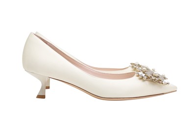 Lot 310 - Roger Vivier Cream Bouquet Strass Pearl Buckle Heeled Pump - Size 37