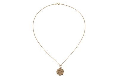 Lot 17 - A LOCKET PENDANT NECKLACE