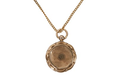 Lot 17 - A LOCKET PENDANT NECKLACE