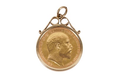 Lot 63 - A SOVEREIGN COIN PENDANT