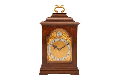 Lot 146 - A MIDS 20TH CENTURY GEORGE III-STYLE WALNUT BRACKET CLOCK